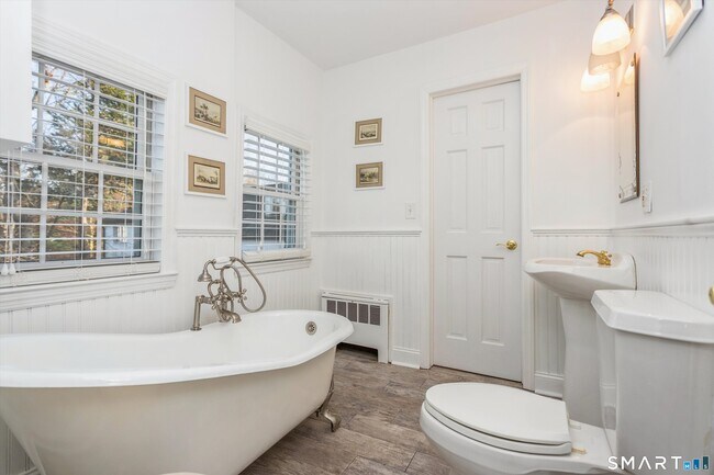 Building Photo - 181 E Putnam Ave