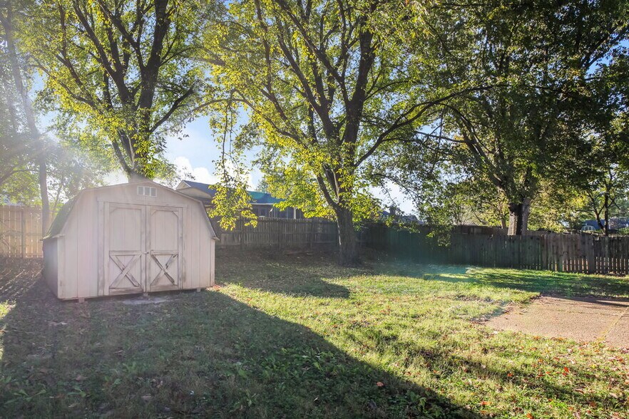 Building Photo - 3740 Schanna Dr