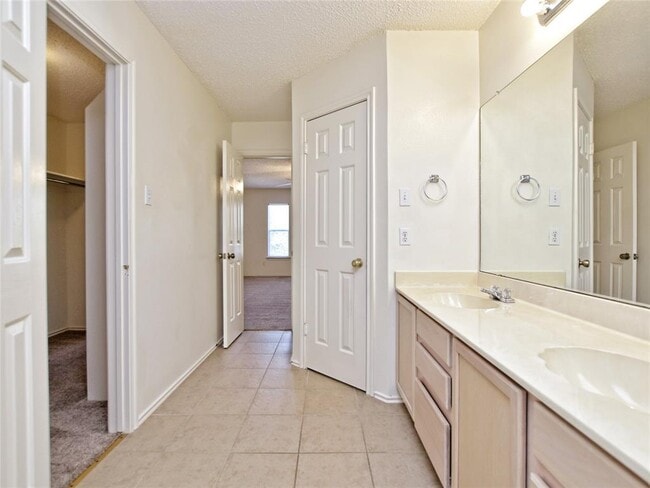 Building Photo - 15357 Oconto Dr