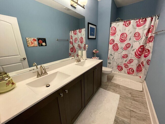 Building Photo - Unfurnished 3 Bedroom 3 Bathroom House with Home Office In Calabash