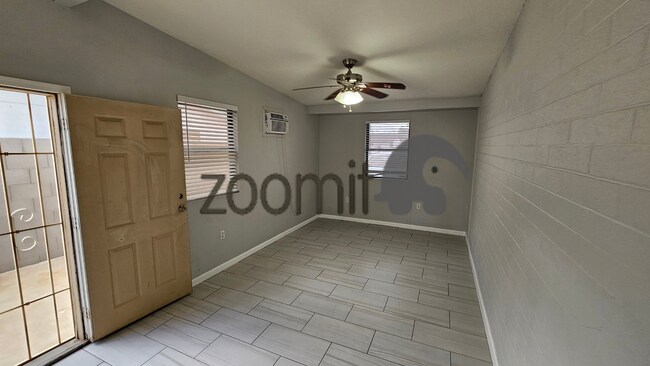 Building Photo - Wonderful home, convenient location