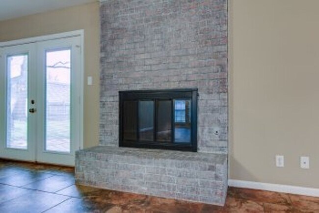Building Photo - 10 Clay Ave