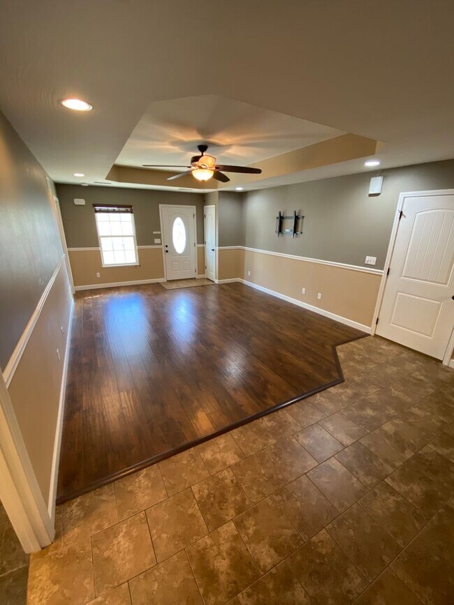 Building Photo - ~*~Gorgeous 2 Bedroom 2 Bathroom Duplex~*~