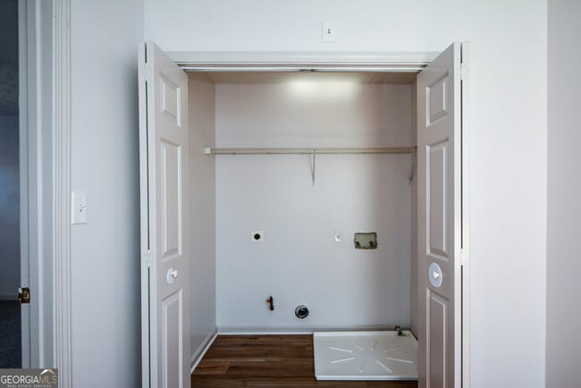 Building Photo - 5460 Hampton Ct