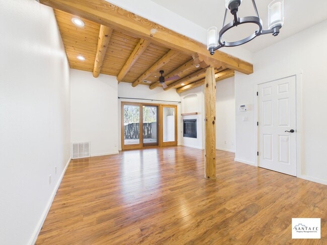 Building Photo - Two Level Townhouse Available February 1, 2026