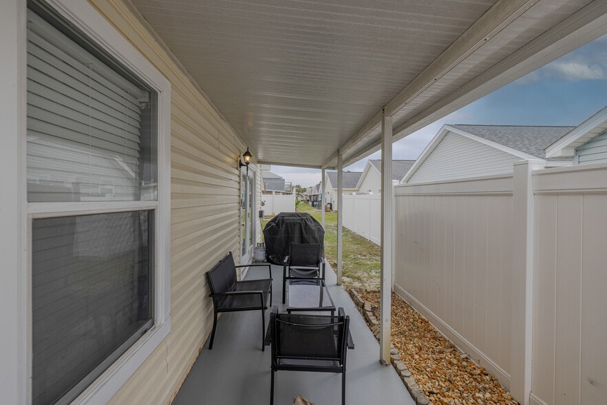 Building Photo - 11718 Seashore Ln
