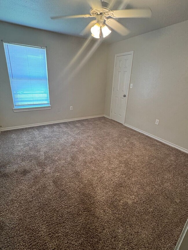 Building Photo - 1208 N Bangor Ave