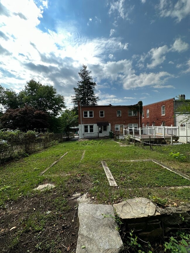 Building Photo - 56 S Monastery Ave