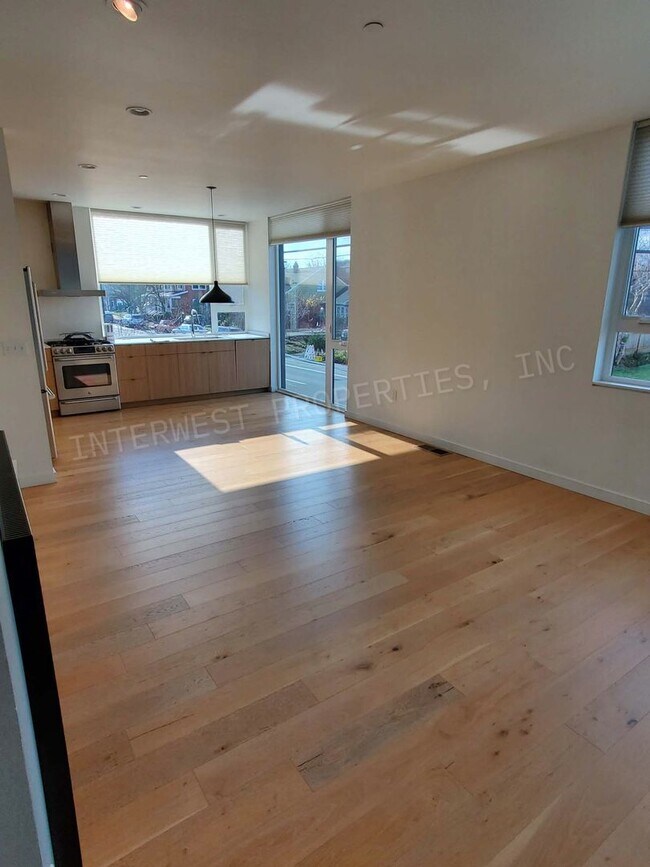 Building Photo - PERE02--*