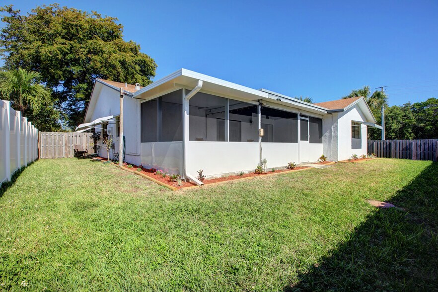 Building Photo - 418 SE 4th St