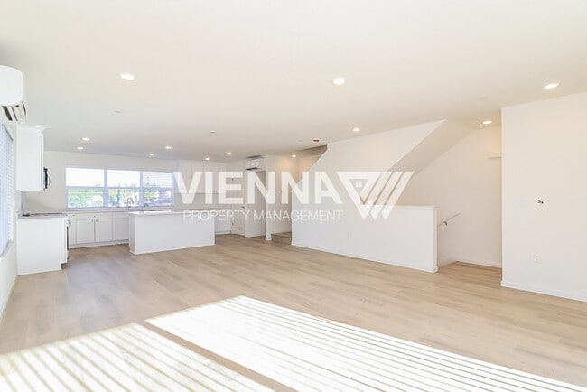 Building Photo - 7976 Quiet Knolls Dr