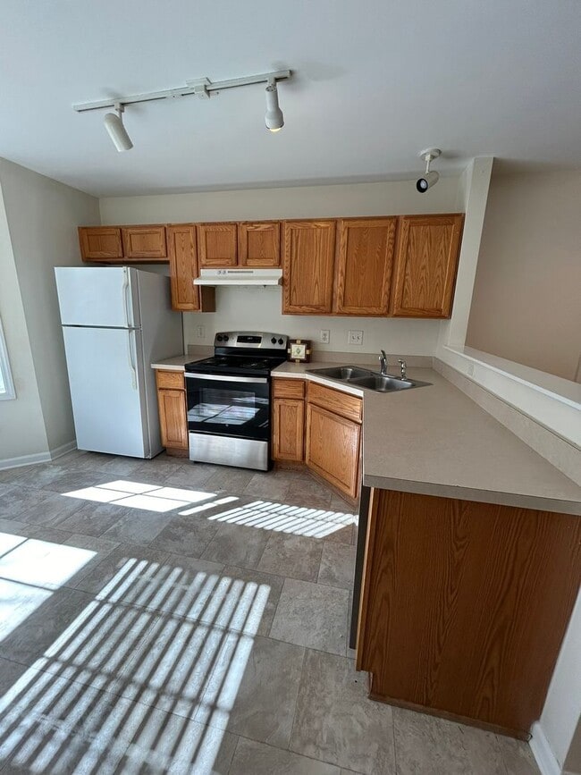 Building Photo - APPLICATION PENDING!!! Beautiful Must See ...