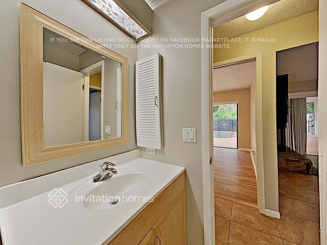 Building Photo - 13907 Hayward Pl