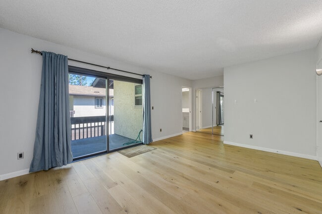 Building Photo - 6716 Clybourn Ave