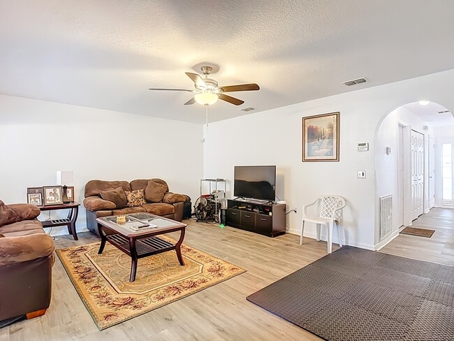 Building Photo - 9856 Ashburn Lake Dr