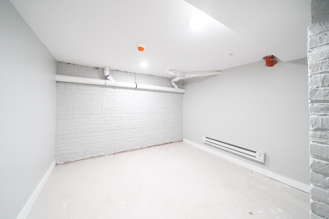 Building Photo - 195 Liberty Ave