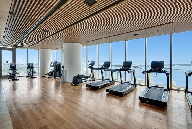 Building Photo - 300 Biscayne Blvd Way