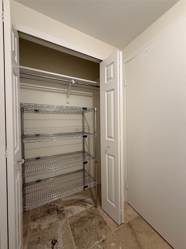 Building Photo - 49 Briar Hollow Ln