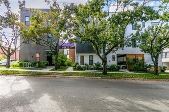 Building Photo - 2908 Cole St