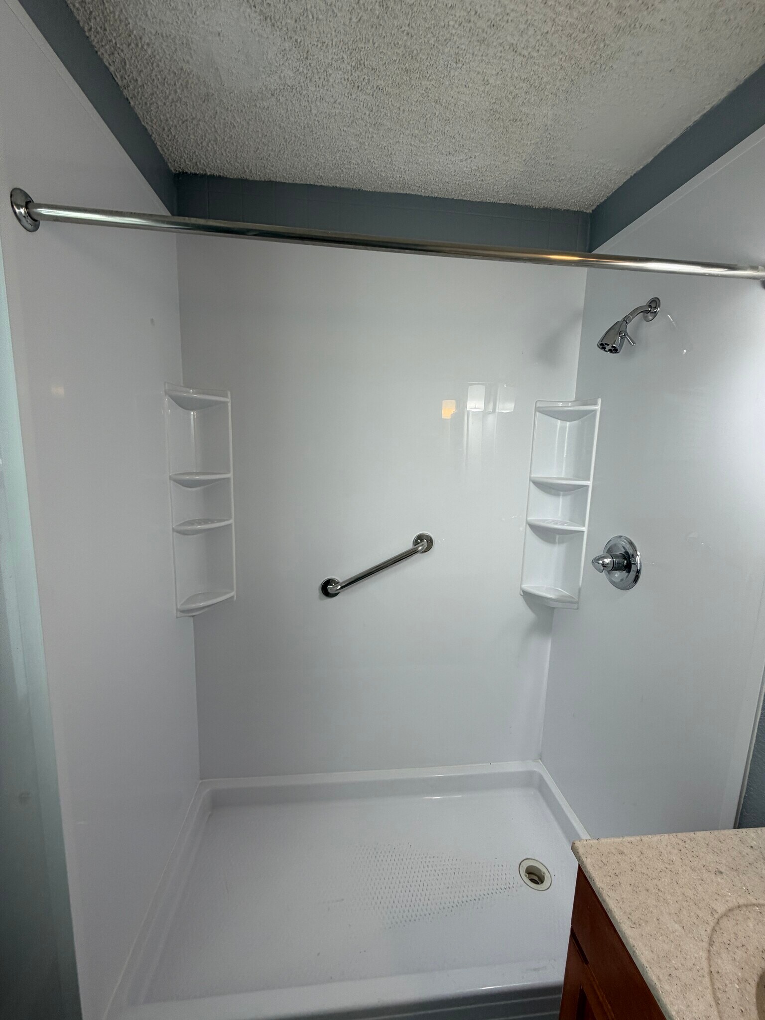 Building Photo - 644 E Madison St