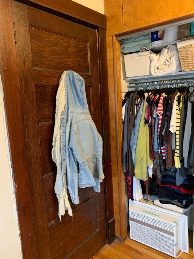 Building Photo - 418 S Orchard St