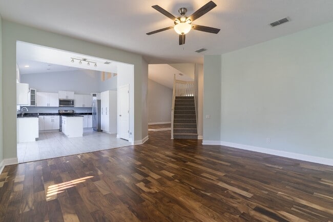 Building Photo - Beautiful 4/2 home Located on a tree lined street in the gate of country club community of the Hu...