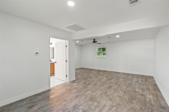 Building Photo - 5425 Jeffrey St