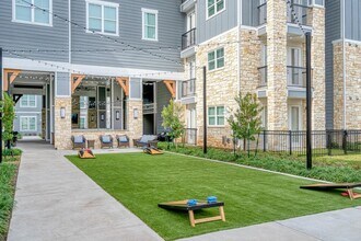 Building Photo - 11250 Mason Rd