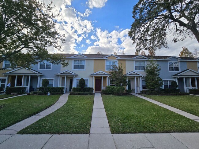 Building Photo - Great Town Home in Gated Community with Pool and Pond View