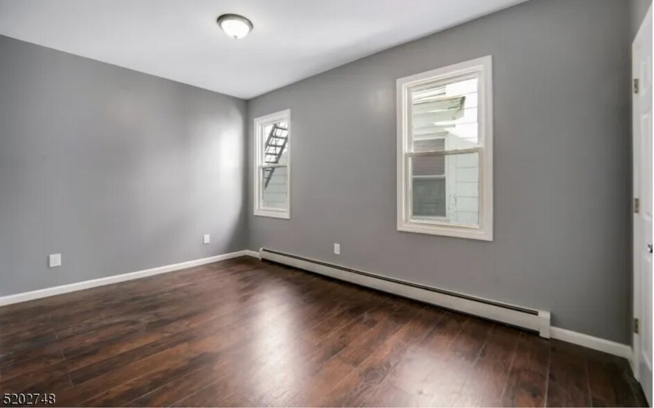 Building Photo - 106 Vermont Ave