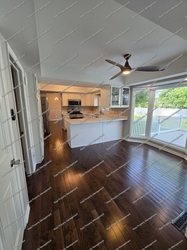Building Photo - Stunning Munster 4 Bedroom House