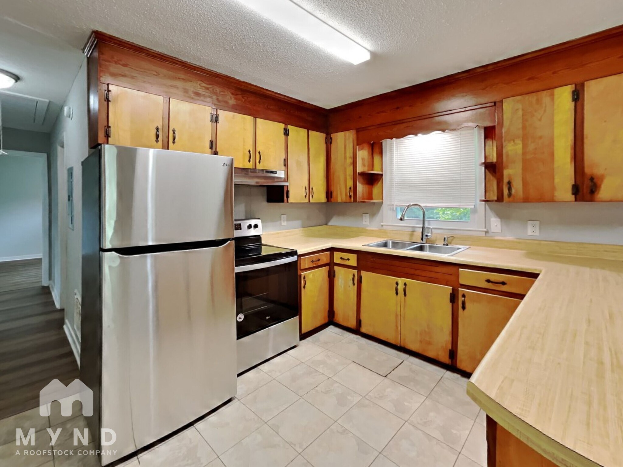 Building Photo - 706 Pond St