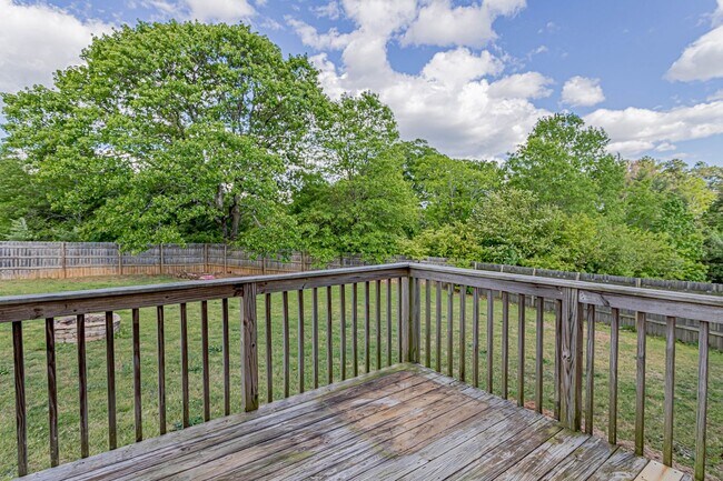 Building Photo - Home with Gorgeous Mountain Views!
