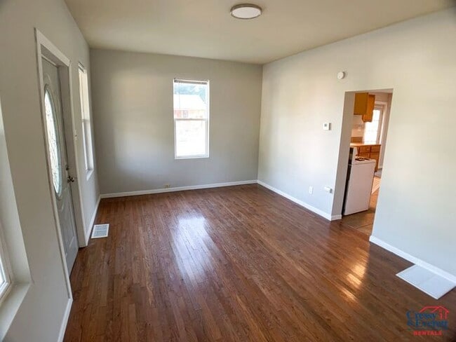 Building Photo - Spacious 3 Bedroom House in Niles