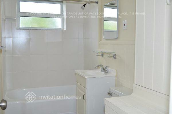 Building Photo - 1755 SW 37th Way