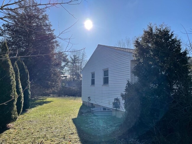 Building Photo - Beautiful 4 bedroom in Forest Hills