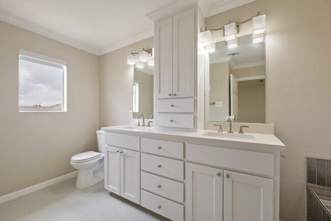 Building Photo - 7500 Shadowridge Run