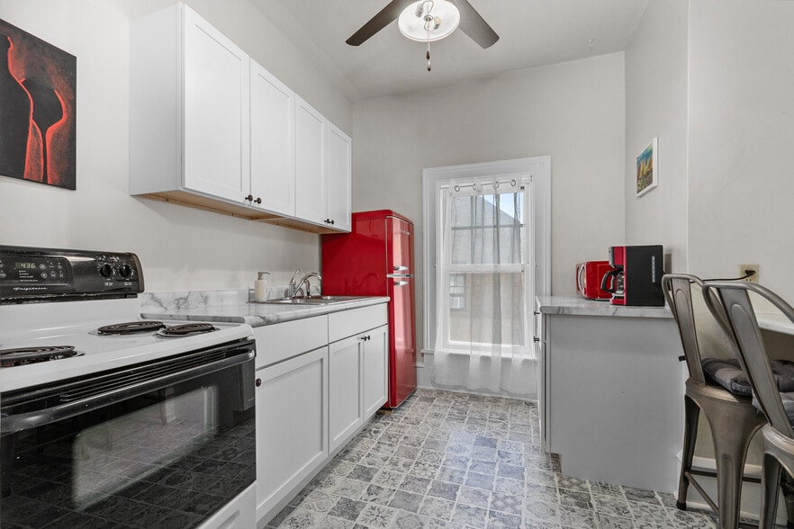 Building Photo - 601 S Walnut St