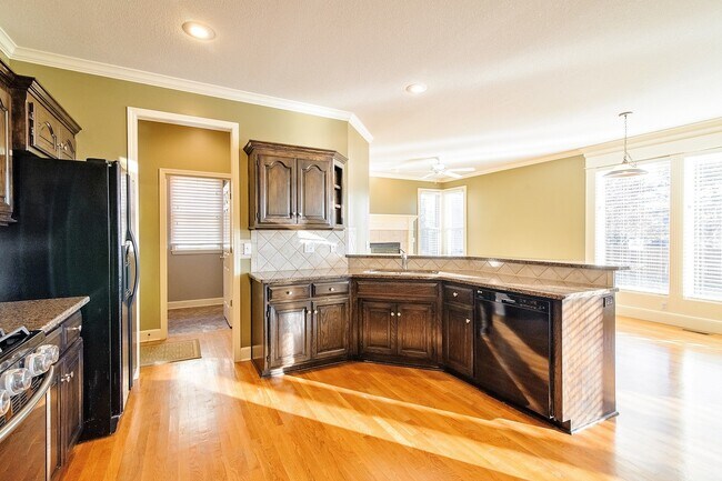 Building Photo - Gorgeous 4 Bedroom home in Blue Valley Schools