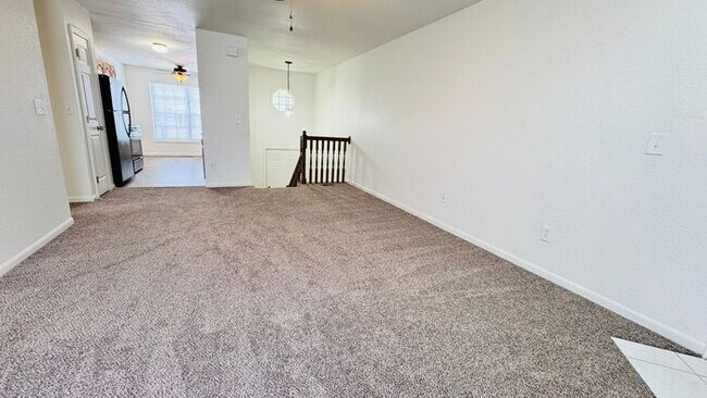 Building Photo - 3 bedroom Duplex with unique floor plan for rent in the Northland