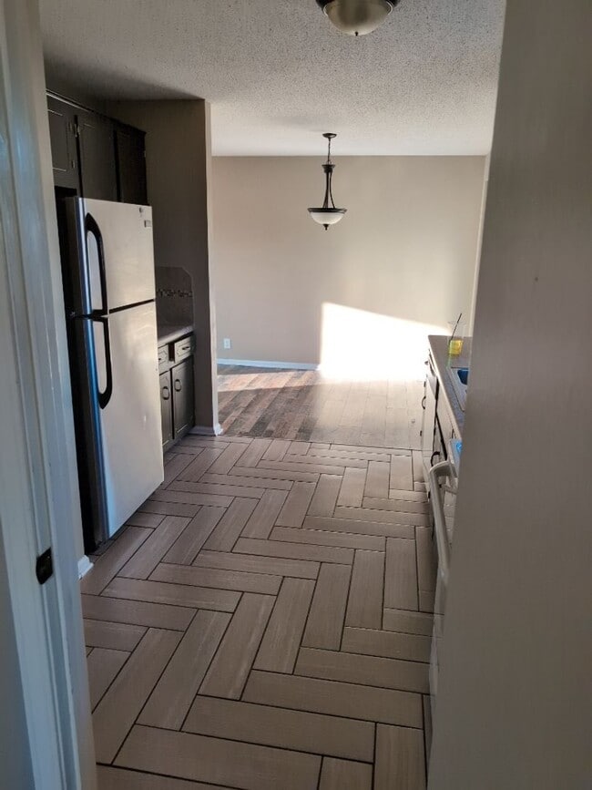 Building Photo - 1319 Chucker Dr