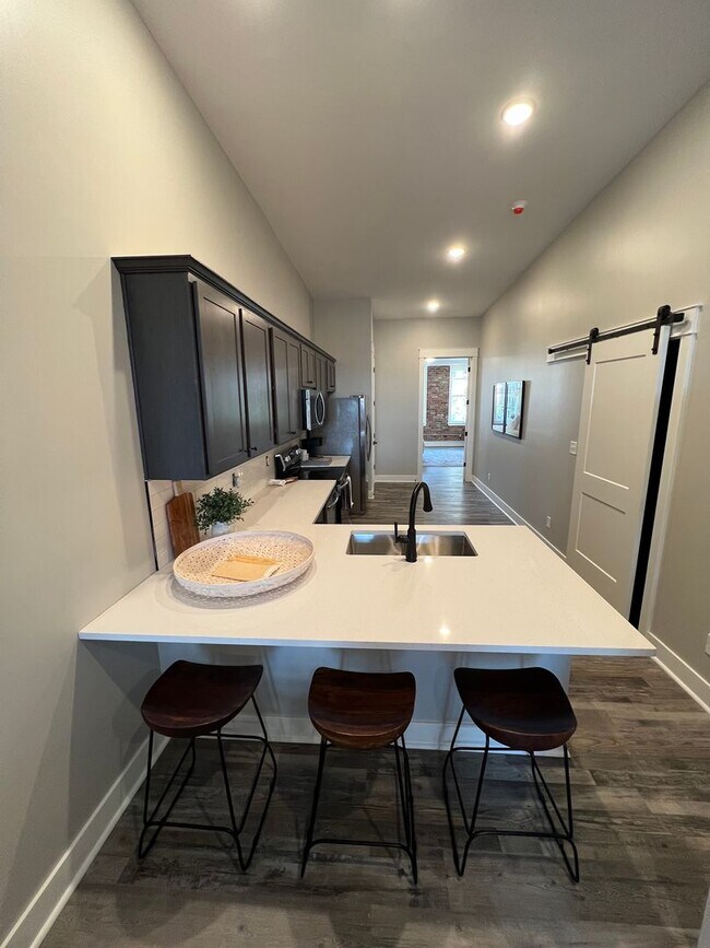 Building Photo - One Bedroom Downtown Lafayette - Fully Furnished