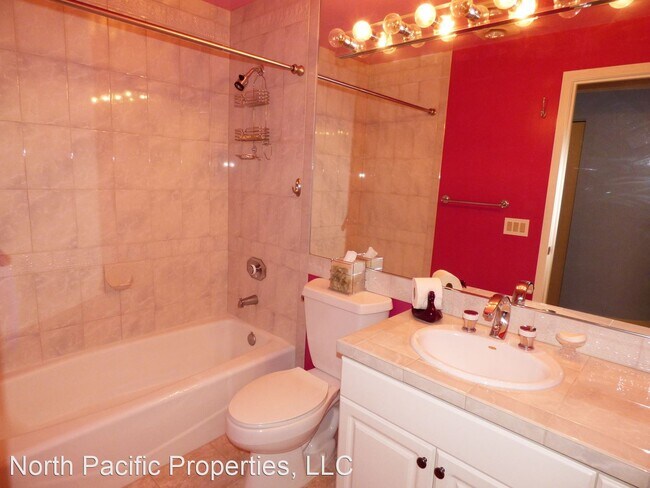 Building Photo - 2 br, 2 bath House - 601 West Mercer Place...