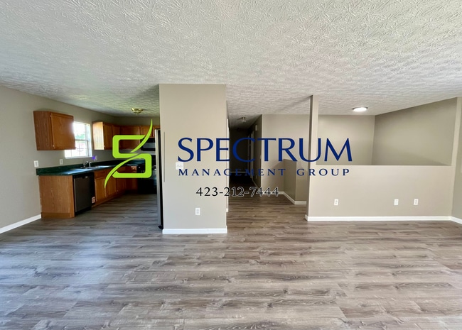 Building Photo - Now accepting applications - Large 4 bedroom 2 bath single family home Dandridge, TN