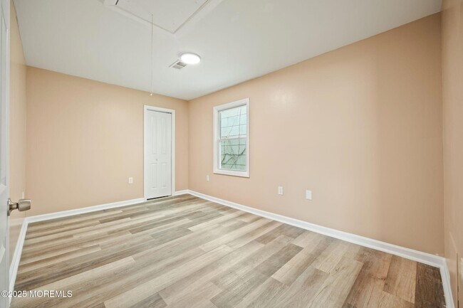 Building Photo - 143 Center Ave