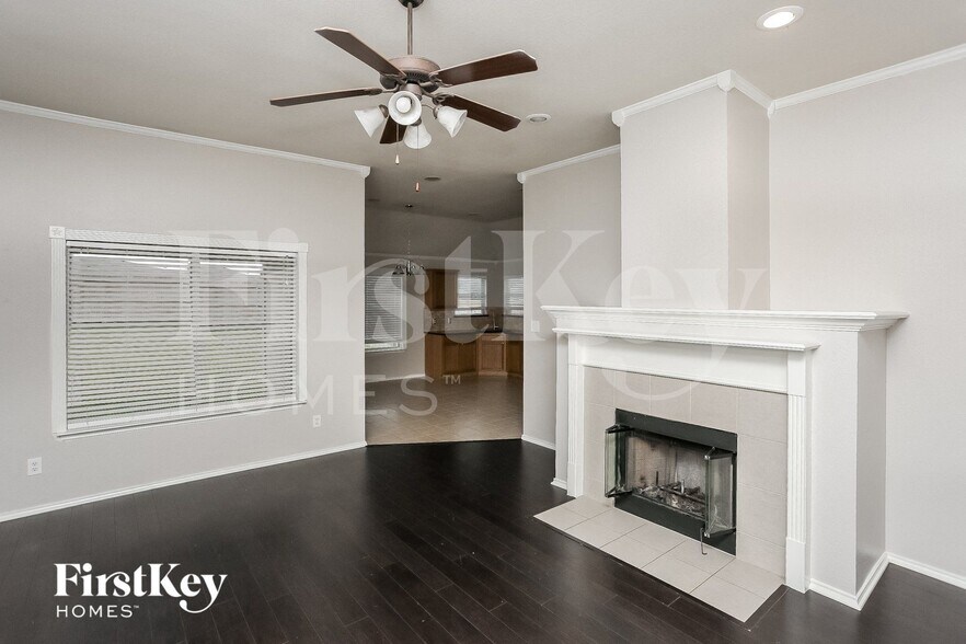 Building Photo - 1049 Castle Top Dr