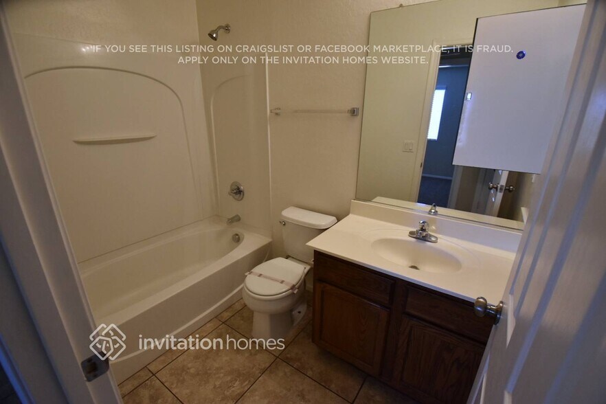 Building Photo - 9903 W Trumbull Rd