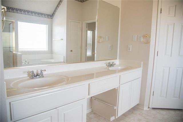 Building Photo - 8240 Fountain Ridge Dr