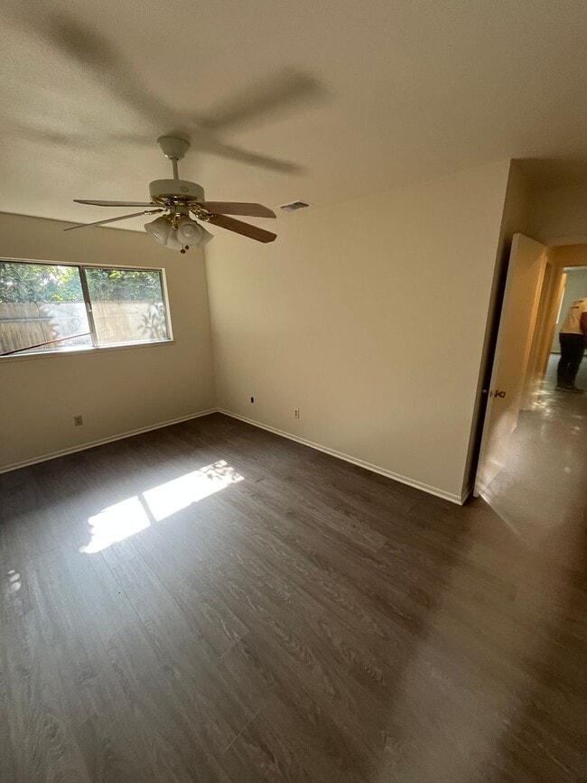 Building Photo - Single Family Home