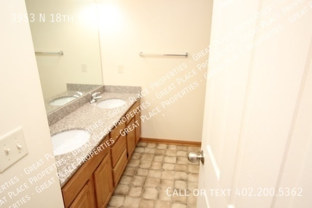 Building Photo - 3953 N 18th-